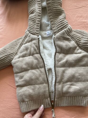 Sve za decu: Krem jakna, postavljena izunutra mekanom tkaninom, elegantniji model