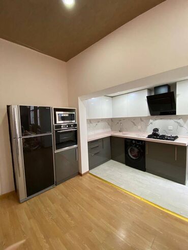 Uzunmüddətli kirayə mənzillər: Qız Qalasının yanında 3 mərtəbəli binanın 2-ci mərtəbəsində ümumi — 9