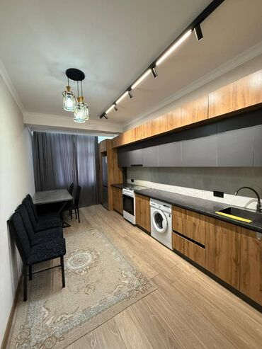 продаю пол дом пишпек: 3 комнаты, 82 м², Элитка, 2 этаж, Дизайнерский ремонт