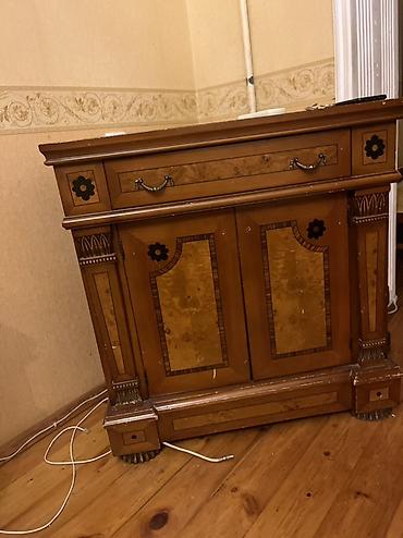 набор инструментов: Klassik üslubda massiv ağacdan hazırlanmış mebel dəsti Tərkibi: - — 2