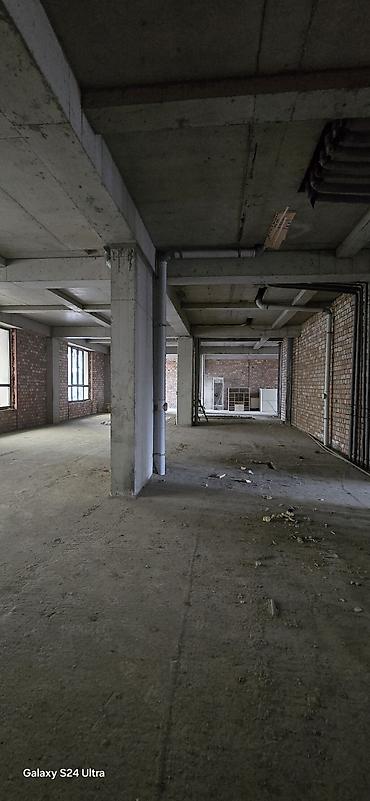 Продажа помещений свободного назначения: Сдаеться коммерческое помещение в жилом доме . 270кв. В районе — 11