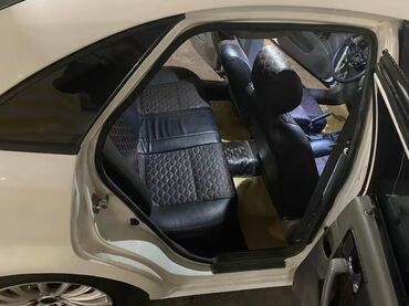 Chevrolet: Daevo Gentra– ağ rəngli sedan Xüsusiyyətlər: - Kuzov: 4 qapılı sedan — 15