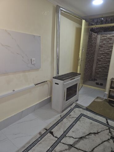 Otaqların uzunmüddətli kirayəsi: Kirayə üçün kiçik studiya tipli otaq. Xüsusiyyətlər: - Açıq mətbəx — 4