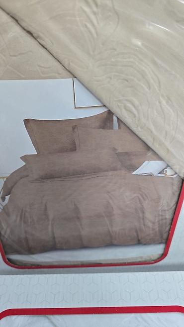 debelo cebe: Dobili smo neke nove posteljine bracne sa radom 220x240 - 3.600 din 
🔵 — 3