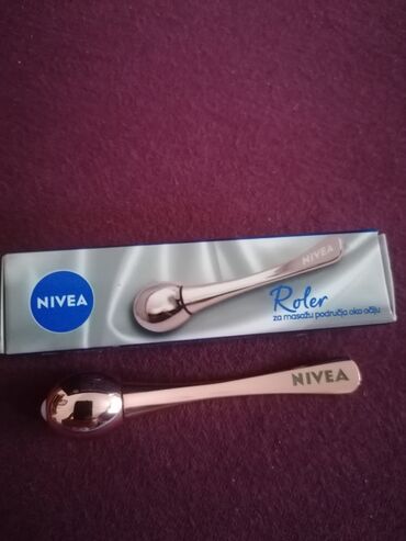 Ostali medicinski proizvodi: Nivea roler za masažu područja oko očiju