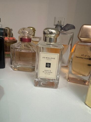 Ətriyyat: Brend ətirlərdən nümunə həcmlər satılır. Həcm və qiymətlər: - 10 ml — 7