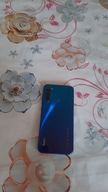 Redmi: Məhsul: Redmi smartfon (mavi) Xüsusiyyətlər: - Arxa tərəf: 4-lü