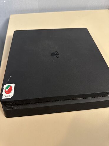 sony playstation 4 500gb: Ps4 500 gb ustunde 3 oyun