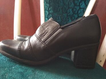 обувь the north face в бишкеке: Новые кожанные туфли, размер 38, 39