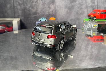 Avtomobil modelləri: Коллекционная модель volkswagen touareg grey metallic 2003 kinsmart — 9