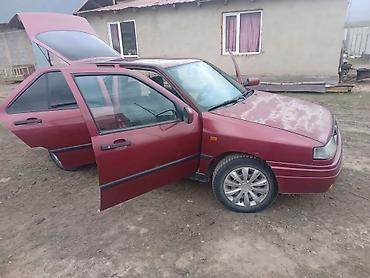 машина двухместная: Seat Toledo: 1994 г., Механика, Бензин, Седан — 7