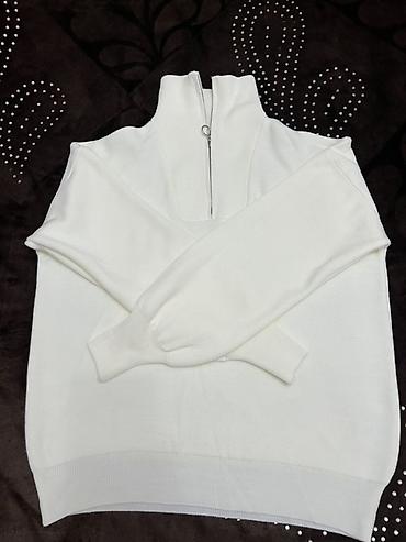 stringer alt geyimi: Ağ rəngli yarım-fermuarlı sviter. 1 dəfə geyinilib. L,Xl,2Xl ölçüyə — 1