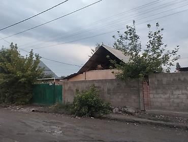 6 микрорайон: Срочно продается дом, на первой линии район Дордой дом из 3 комнат — 1