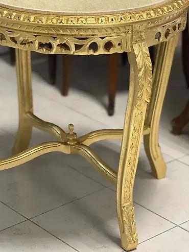 lezajevi sabac: Salonski sto u pozlati 🛋️✨ Dobro stanje. 🏠 Prečnik: 69 cm 📏 Visina — 2