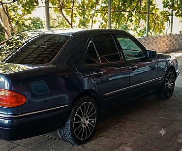 mercedes 170 b: Mercedes-Benz 230: 2.3 l | 1996 il Sedan — 4