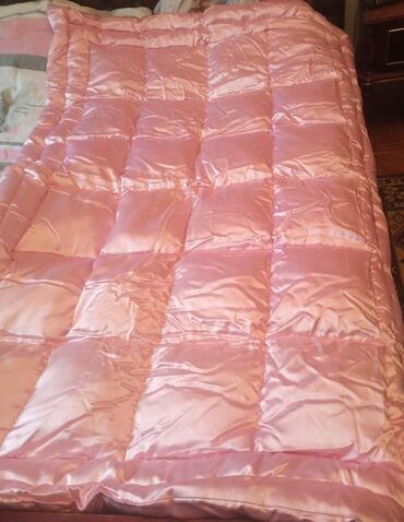 детские конверты одеяла: Пуховые одеяла 215/140см
(Лебяжий пух)
Каждая по 25м
