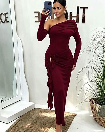 Elegantna veฤernja haljina sa jednim golim ramenomโจ๏ธ Cena: 2.999 rsd na lalafo.rs Elegantna veฤernja haljina sa jednim golim ramenomโจ๏ธ Cena: 2.999 rsd