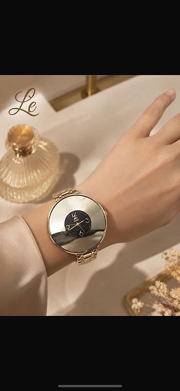 casio saat qadın: Qadın qol saatı – qızılı rəngdə, zərif minimalist dizayn - Korpus — 1