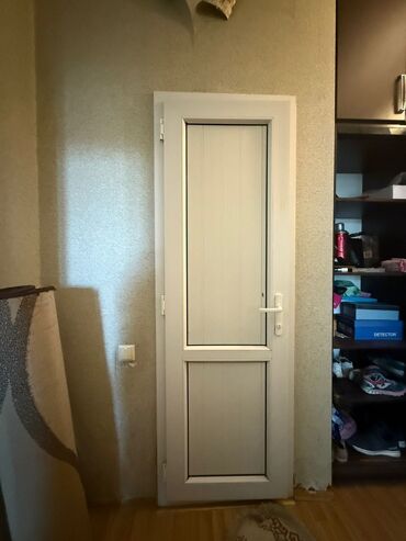 Mismarlar, şuruplar: İşlənmiş Plastik qapı Plintus ilə, Zəmanətsiz, Ünvandan götürmə