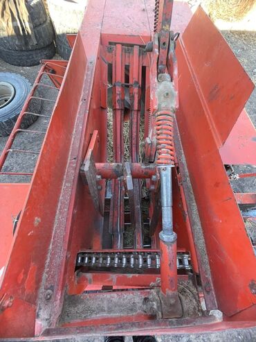 Тюковые пресс-подборщики: Тюковый пресс-подборщик (поршневой), красный. Назначение: - Подбор — 4