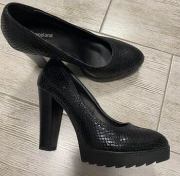 Мокасины и лоферы: Туфли, Guess, Размер: 36, цвет - Черный, Б/у
