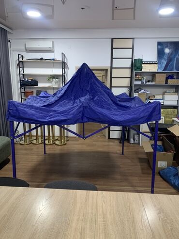 зонты уличные: Аренда ! Имеется 3 шт 🙌🏽 2шт - 2х2 размер ( синий цвет ) 1 шт