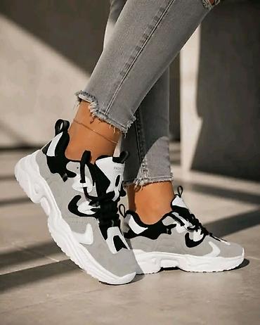 clarks obuca: 36-41
Cena 2200 din — 1