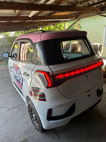 Другие автомобили: Электрический трехколесный автомобиль, представленный в белом цвете с — 6