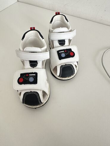 shredery 22 kompaktnye: Продается детская обувь 
Производство Турция 🇹🇷
Размер 22