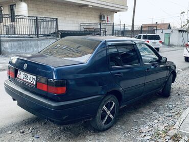 Volkswagen: Volkswagen Vento: 1996 г., 1.8 л, Механика, Бензин, Седан