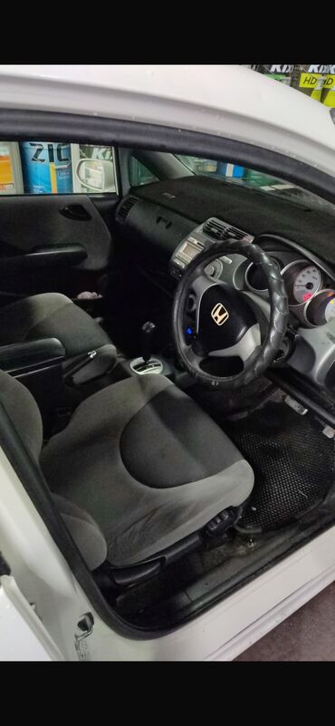 Honda: Honda Fit: 2005 г., 1.3 л, Вариатор, Бензин, Универсал