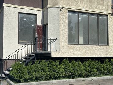 строительный рынок бишкек: Сдаю Офис, 80 м², В жилом комплексе