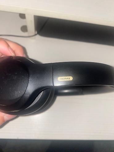mic mini: Беспроводные накладные наушники Remax RB-900HB - Форм‑фактор — 2