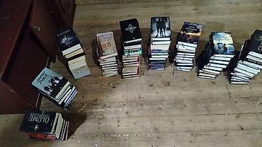 kitab alan: 200+ kitabdan ibarət böyük seçmə toplusu satılır.Hamısı yeni kimidir — 3