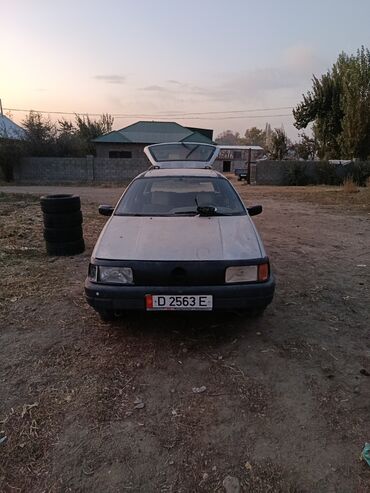эвакуатор кочкор: Volkswagen Passat: 1990 г.