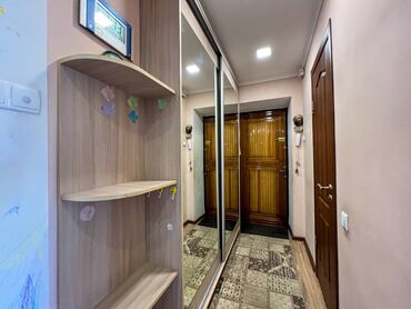 кв час ночь: 3 бөлмө, 55 кв. м, Хрущевка, 4 кабат