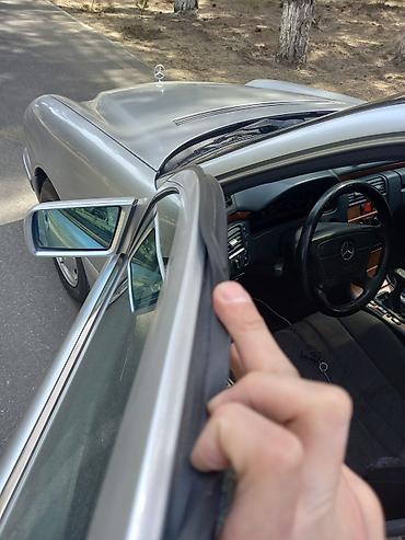 Mercedes-Benz: Mercedes-Benz E-Class: 2 l | 1997 il Sedan — 5