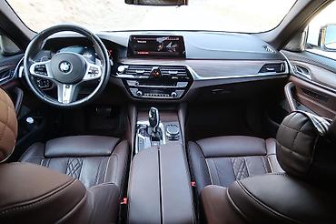 Детали салона: BMW M sport+— кожаный салон премиум-класса с деревянными вставками и — 3