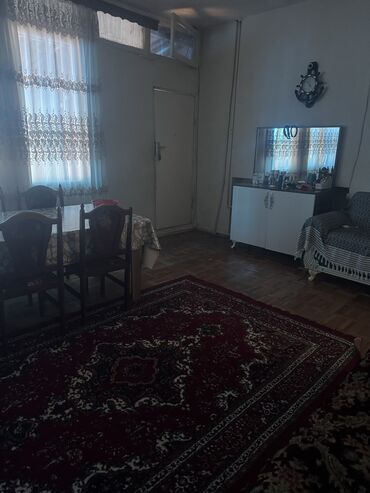 qubada kiraye evler ayliq 2023: Kiraye otaq verilir yalniz telebe qizlar uchun.Evde 2 xanim yashayir