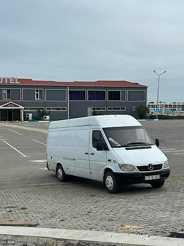 sprinter satisi: Mercedes-Benz Sprinter markalı ağ rəngli yük avtomobili. Geniş yük — 5