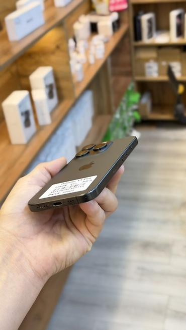 z flip 4: IPhone 15 Pro, 128 ГБ, цвет тёмный (на фото). Ключевые особенности — 2