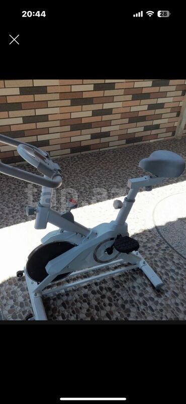 qaçış trenajor: Stasionar velosiped – spinning tipli - Rəng: ağ/boz - Güclü metal