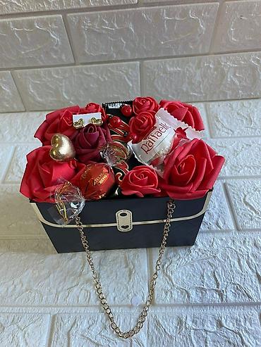 Kompleti namirnica: Poklon setovi u dekorativnim kutijama Elegantno aranžirani poklon — 20