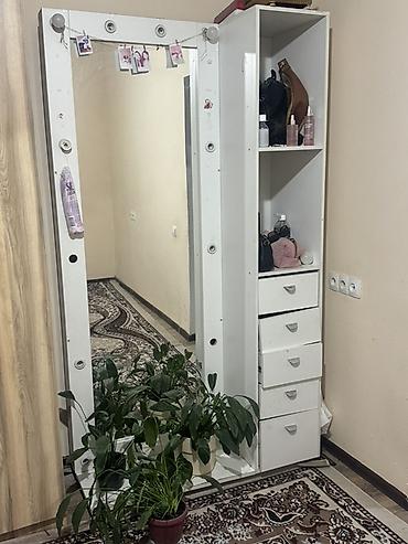 Декор жана интерьер: Зеркало в полный рост с подсветкой и боковым модулем хранения. Нужно — 2