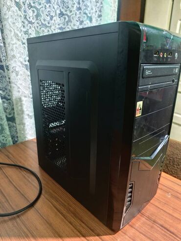 Desktop računari i radne stanice: Kuciste i monitor Ociscen, podignut svez operativni sistem, spreman — 4