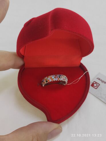 женское кольцо: Цена 1500сом Италия Эксклюзив Серебро пробы 925 Камни фианиты