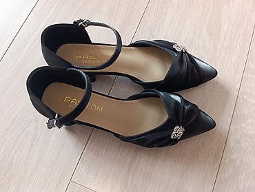 Личные вещи: Черные женские туфли-лодочки с ремешком на щиколотке. - Материал — 1
