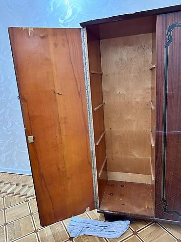 Üç qapılı taxta paltar dolabı - Material: şpon örtüklü lalafo.az -da Üç qapılı taxta paltar dolabı - Material: şpon örtüklü