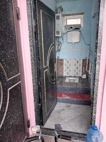 Həyət evləri və villaların satışı: Satılır: həyətli ev - Geniş, tam daş döşəməli həyət. Hündür, taxta — 16