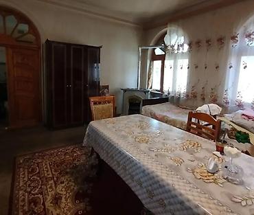 Həyət evləri və villaların satışı: Möhtesem mezereli cox gozel bir ev satisa cixdi Havasi Görünüsü insana — 4